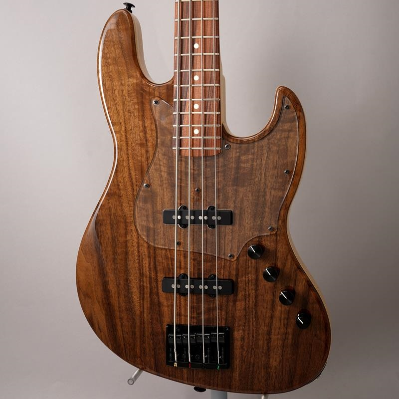 grandeybass_tyo's tweet photo. 【商品情報】
#BLACKSMOKER
Urbanite Series Beta J4 SV (Flame Walnut Top)

当店看板ブランド「BLACK SMOKER」のUrbanite Seriesのサウンドメッセ2026モデル👀
新開発されたPUとOvaltoneのプリアンプの相性も良く、軽いタッチでも芯のあるサウンドが魅力的です！

🔻商品詳細はコチラ🔻 https://t.co/dnrwNPkyuK