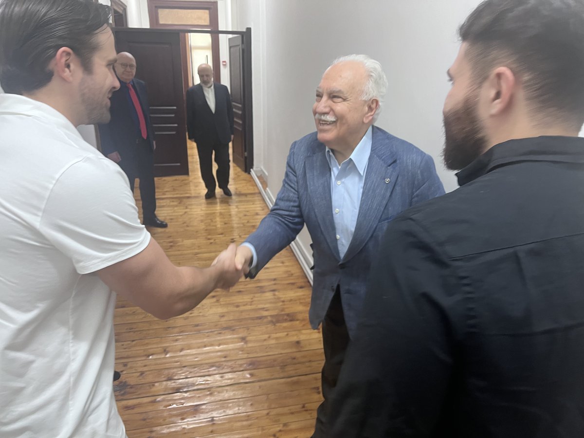 RTSG_News's tweet photo. 🇹🇷🇺🇸 American Communist Party Chairman Haz al-Din and Executive Board member Jackson Hinkle met with the Vatan Party's chairman, Doğu Perinçek, in Istanbul.

Follow: @RTSG_News https://t.co/7RxzTZegR9