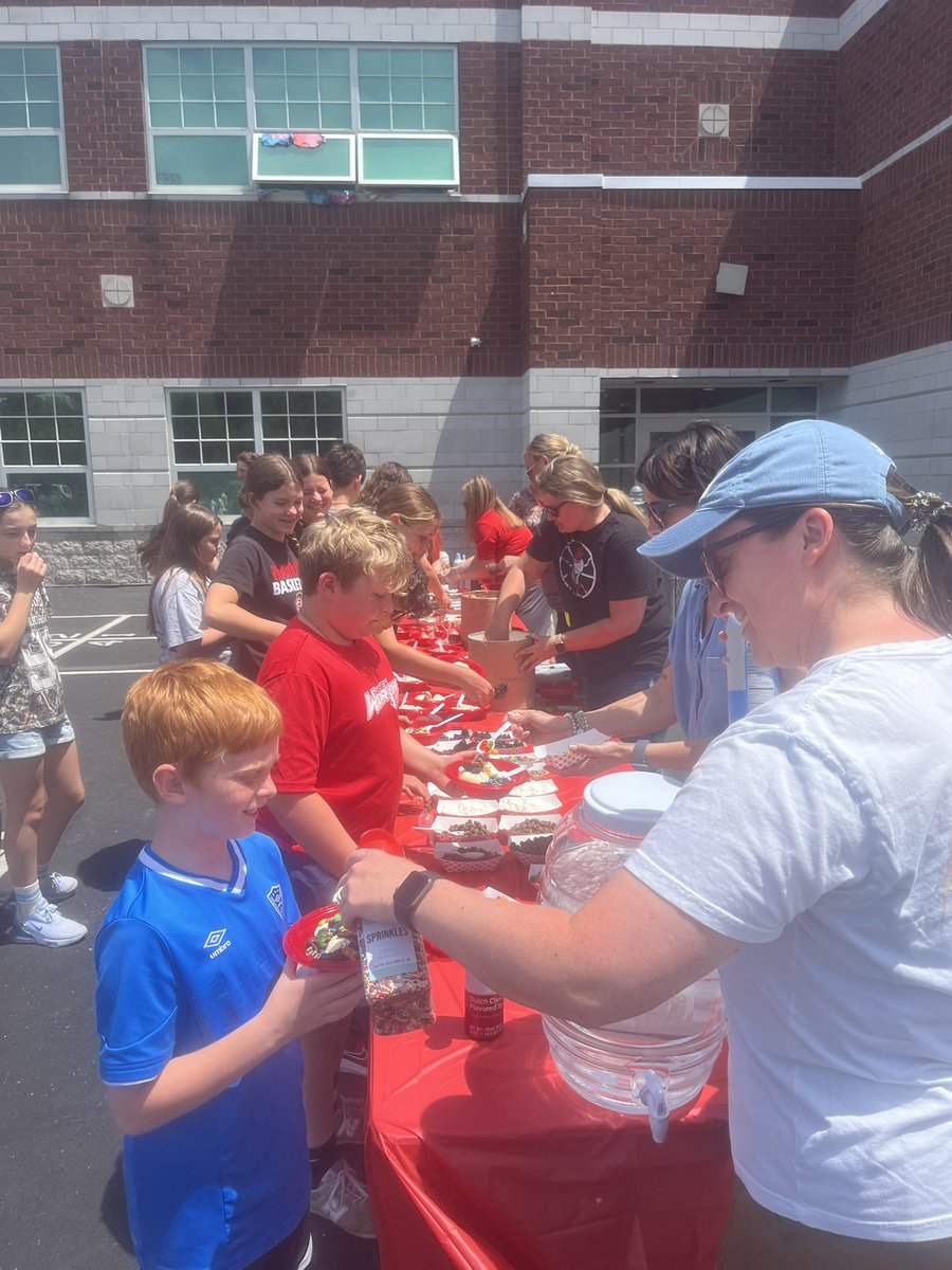 fpcsbchambers's tweet photo. Ice cream Sunday bar for the 5th graders! Going to miss this crew! Thanks PTA! @FPSchools https://t.co/jJJTKeqq16