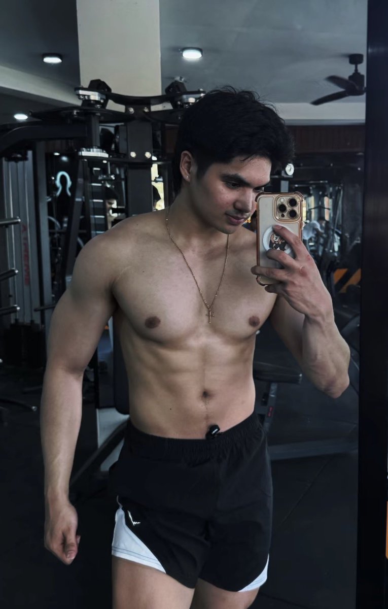 peteerpepper's tweet photo. PATAY NA PATAY SAYO, CHARLON 🤤 https://t.co/0fSMBGL9T3
