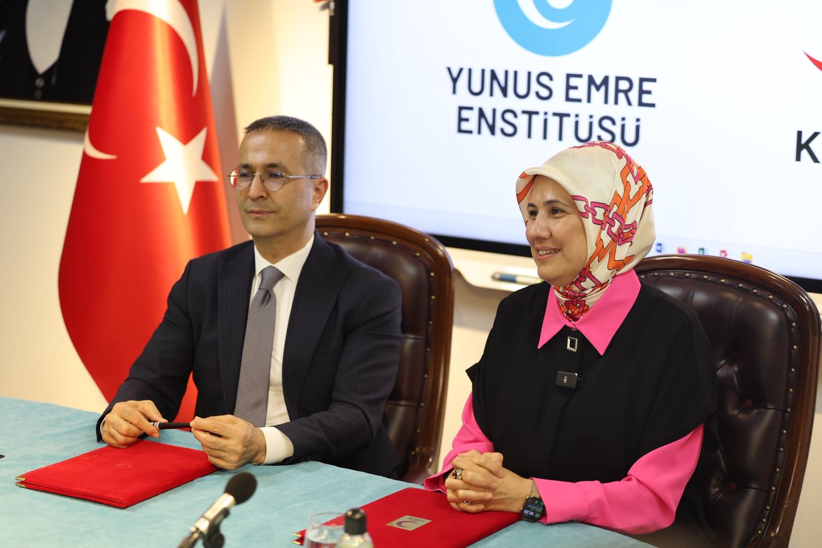 KizilayKurumsal's tweet photo. Yunus Emre Enstitüsü ile kültürel ilişkilerin geliştirilmesi, gönüllülük çalışmalarının desteklenmesi ve ortak projelerin yürütülmesine yönelik iş birliği protokolü imzalandı. https://t.co/gQVapV1mHZ