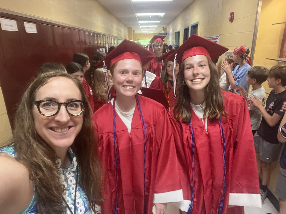 fpcsbchambers's tweet photo. Taught these students in 4th and 7th grade! Love this tradition! Best of luck on your future endeavors! Can’t wait to hear all about it! @FPSchools https://t.co/6QCQTIUEZN
