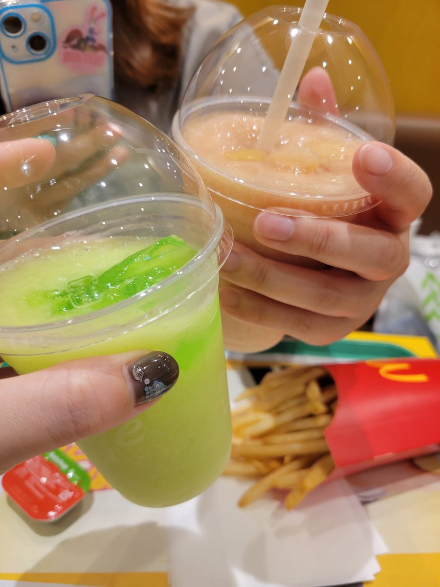 Appoppo07's tweet photo. ベニちゃん飲みに来たよ💚 https://t.co/PVwbNYev01