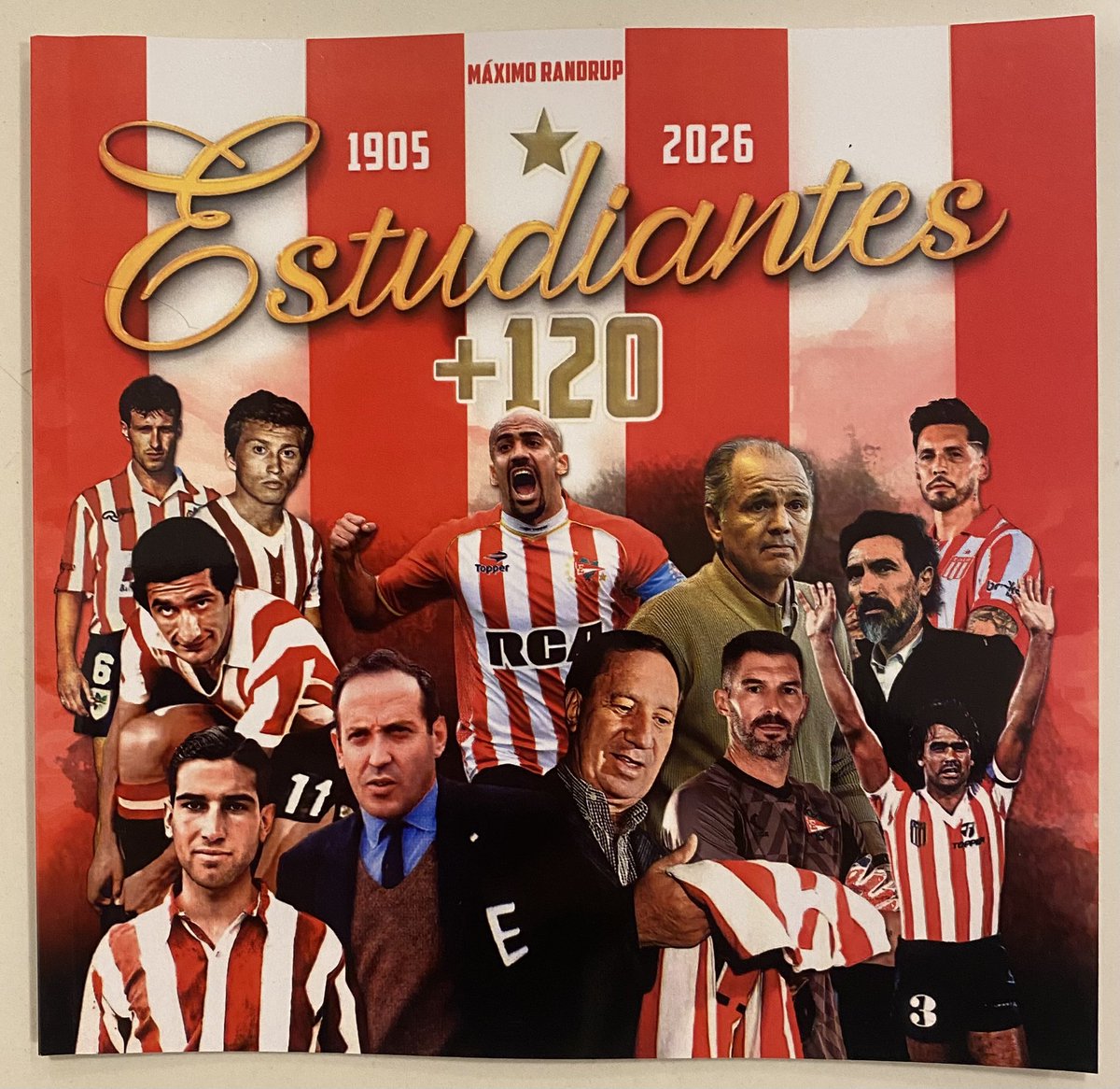 Juan34592049's tweet photo. #EDLP
Estimado @MaxoRandrup  bueno tu diseño pero me permito decirte que obviaste poner a un Jugador y dt campeón en Estudiantes como Eduardo Luján Manera. Es como una falta de respeto hacia la historia del club y la trayectoria de Eduardo. 8 campeonatos logró entre dt y jugador https://t.co/9uMJMmOiwv