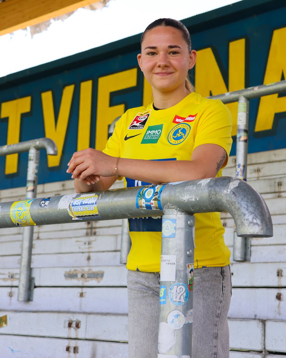 FirstViennaFC's tweet photo. 🔵🟡 Die nächste Verstärkung ist da!

Mit Lara Wondrejc begrüßen wir den nächsten Neuzugang bei den Vienna-Frauen. Die 19-jährige Defensivspielerin wechselt vom USV Neulengbach nach Wien-Döbling und wird künftig in Blau-Gelb auflaufen. 💪

Alle Infos: https://t.co/F0Fz1a93tA https://t.co/d2zcpTgx1C
