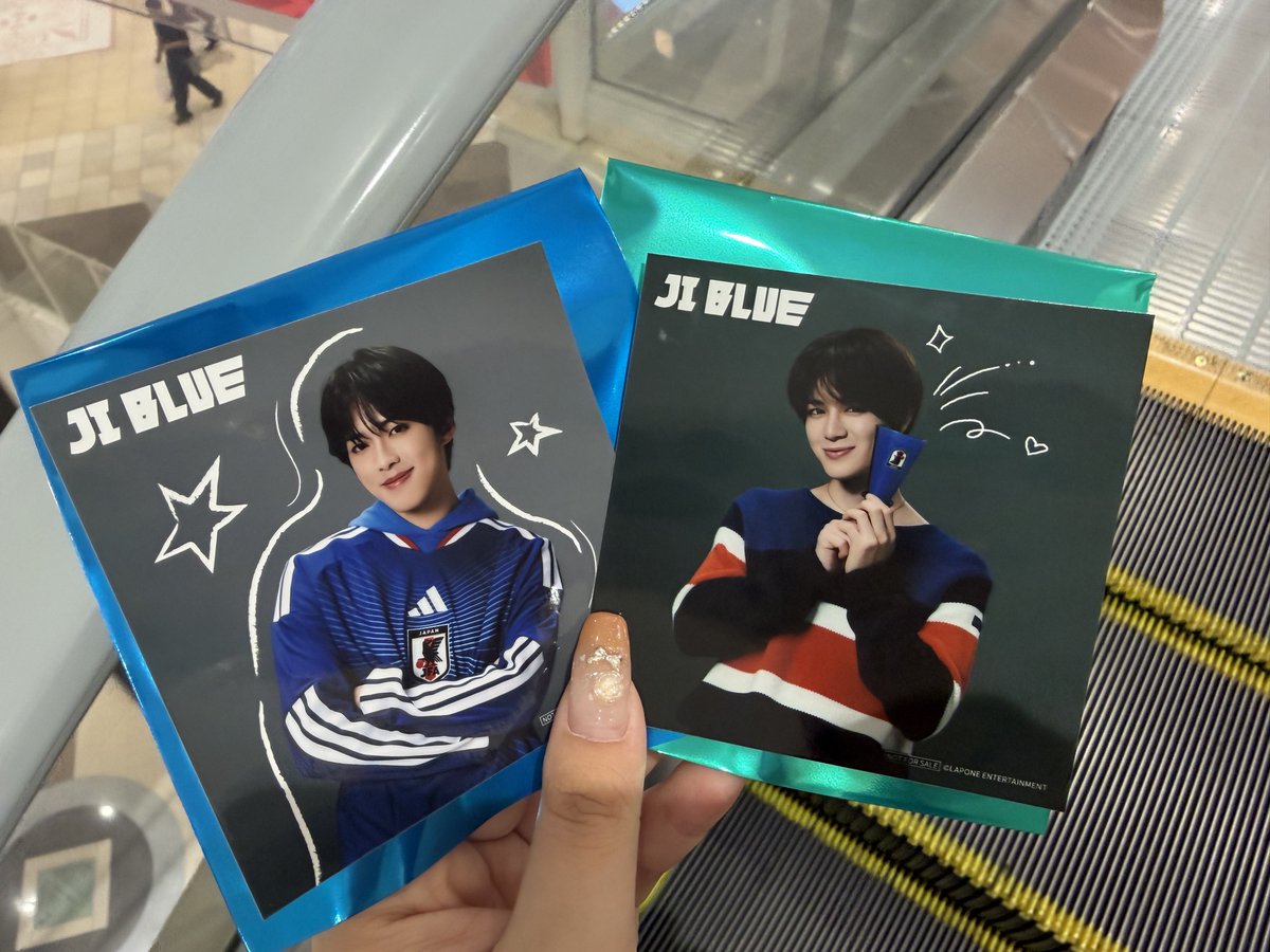 _thk_y_'s tweet photo. JI BLUE JO1 INI トレカ 特典 交換

【譲】TSUTAYA ましかくブロマイド

ユニフォーム　河野

衣装　佐野

【求】
同種 髙塚 川西

6/7ごぶごぶ、または郵送希望です

#INI交換 #JO1交換 https://t.co/nYV892HIT6