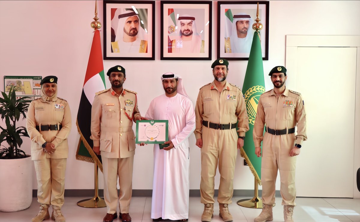 DubaiPoliceHQ's tweet photo. #News | Dubai Police Honours Citizen in Recognition of His Cooperation in Enhancing Security

Details:

https://t.co/b42m7r9QAr

#EnhancingSafetyAndSecurity 
#CommunityPartnership https://t.co/tMy9ucaiRy