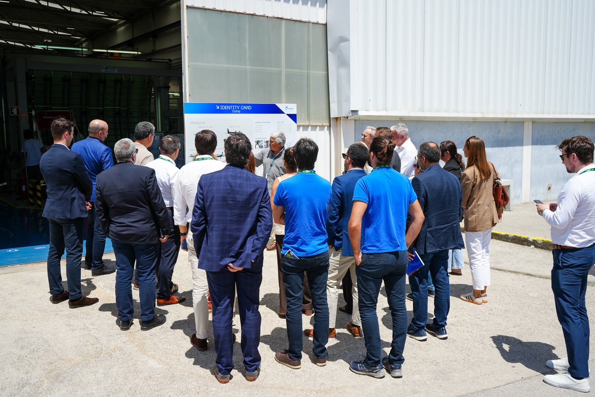 OGMA_PT's tweet photo. ✈️O ecossistema aeronáutico internacional em visita à hashtag#OGMA.

Recebemos nas nossas instalações um grupo de participantes dos AED Days, o principal evento de Aeronáutica, Espaço e Defesa de Portugal, que organizou um conjunto de visitas industriais no âmbito do encontro. https://t.co/XPPyHCq3rb