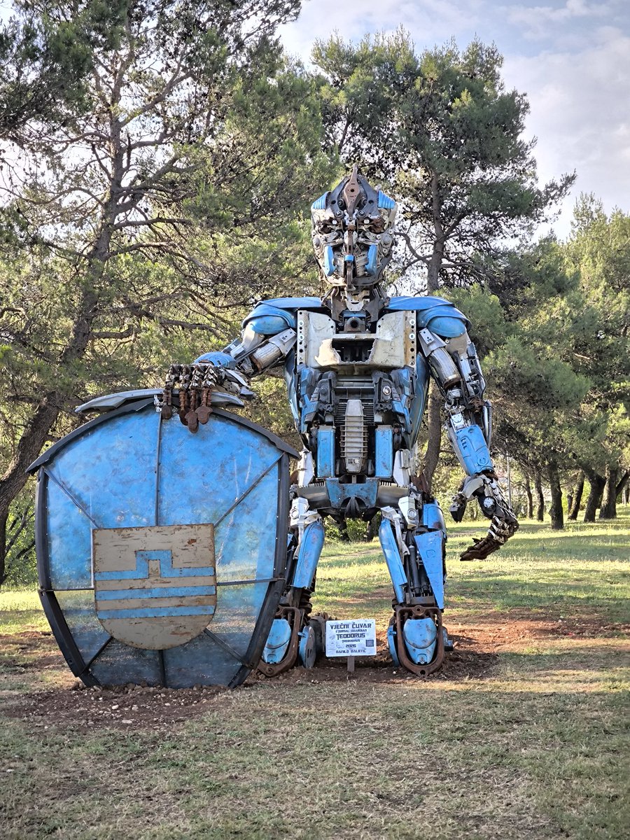 NDanilovic93's tweet photo. #Transformers #autobot https://t.co/Jgn1PqMQEV