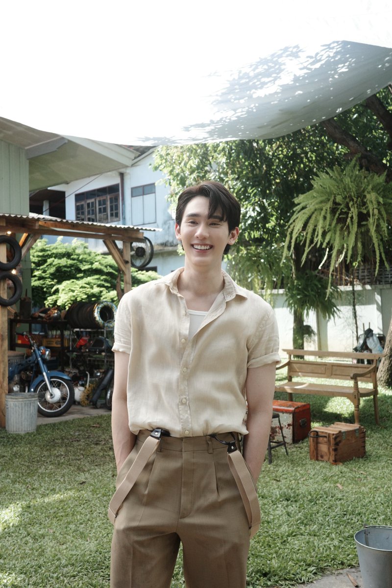 LoversGangsters's tweet photo. หงเสนคลุกฝุ่น Q4💥
ย้งแงวยิ้มหวานขนาดนี้ ไม่รู้ว่าจะเป็นคู่หูหงเสน หรือ เป็นคู่ใจกันแน่น้าาาา😛🫶🏻

#LoversAndGangsters
#GMMTV
@fforcejs @kasibook https://t.co/USGXHRXx6a
