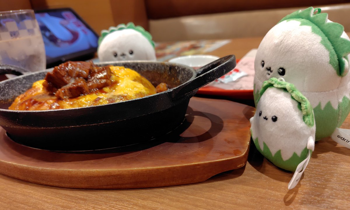 soretonaku's tweet photo. たまには野菜以外を食わせてくれといわんばかりに目が輝いています https://t.co/oPc1kdNbzd