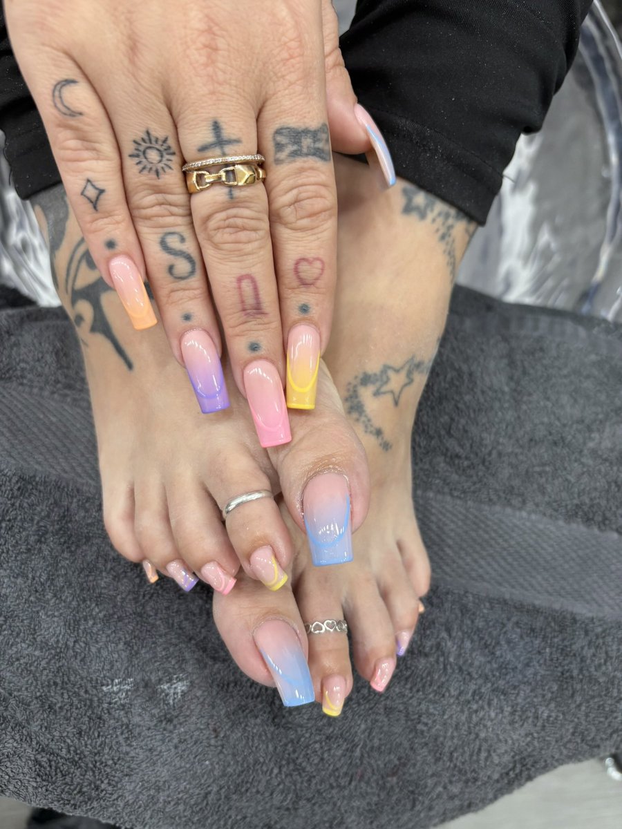 Latinamarina_'s tweet photo. Happy pride month 🌈🫶🏼
Love is love ❤️ https://t.co/of09TJqMxS