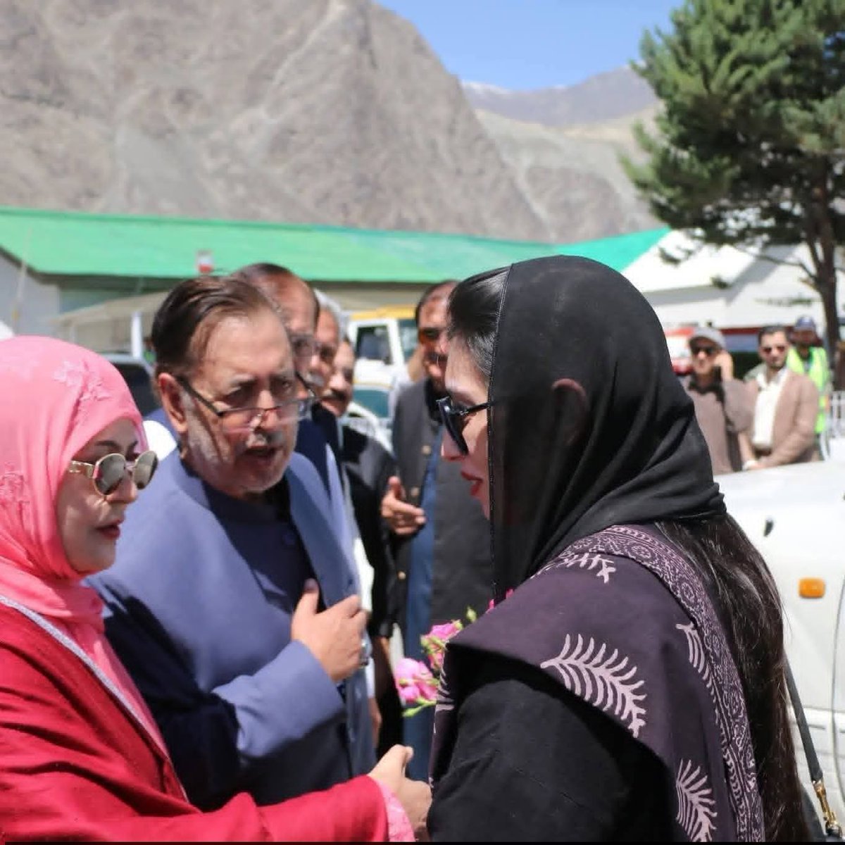 ahemd_lagha's tweet photo. Alhamdulillah Aks-E-Benazir Bibi Aseefa Bhutto Zardari arrives in Gilgit-Baltistan 🇱🇾🤲🏻
@AseefaBZ https://t.co/VhmEJJhJQP