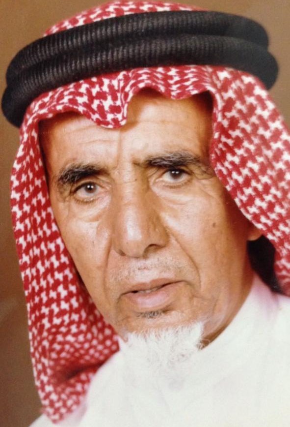 salehh1958's tweet photo. الوالد . عبدالله الهويشل رحمه الله من منسوبي #امارة_بيشة في السبعينيات والثمانينيات الهجرية حتى تقاعد عين أميرا على عدة نواحي منها #صمخ و #عليان حالياً #محافظة_البشاير #عسير أستقر به المقام أخر حياته في #العطف #بيشة حيث يعشق الزراعة . كان رحمه قريب من الجميع محبوب تغمده الله بواسع رحمته . اللهم آمين .