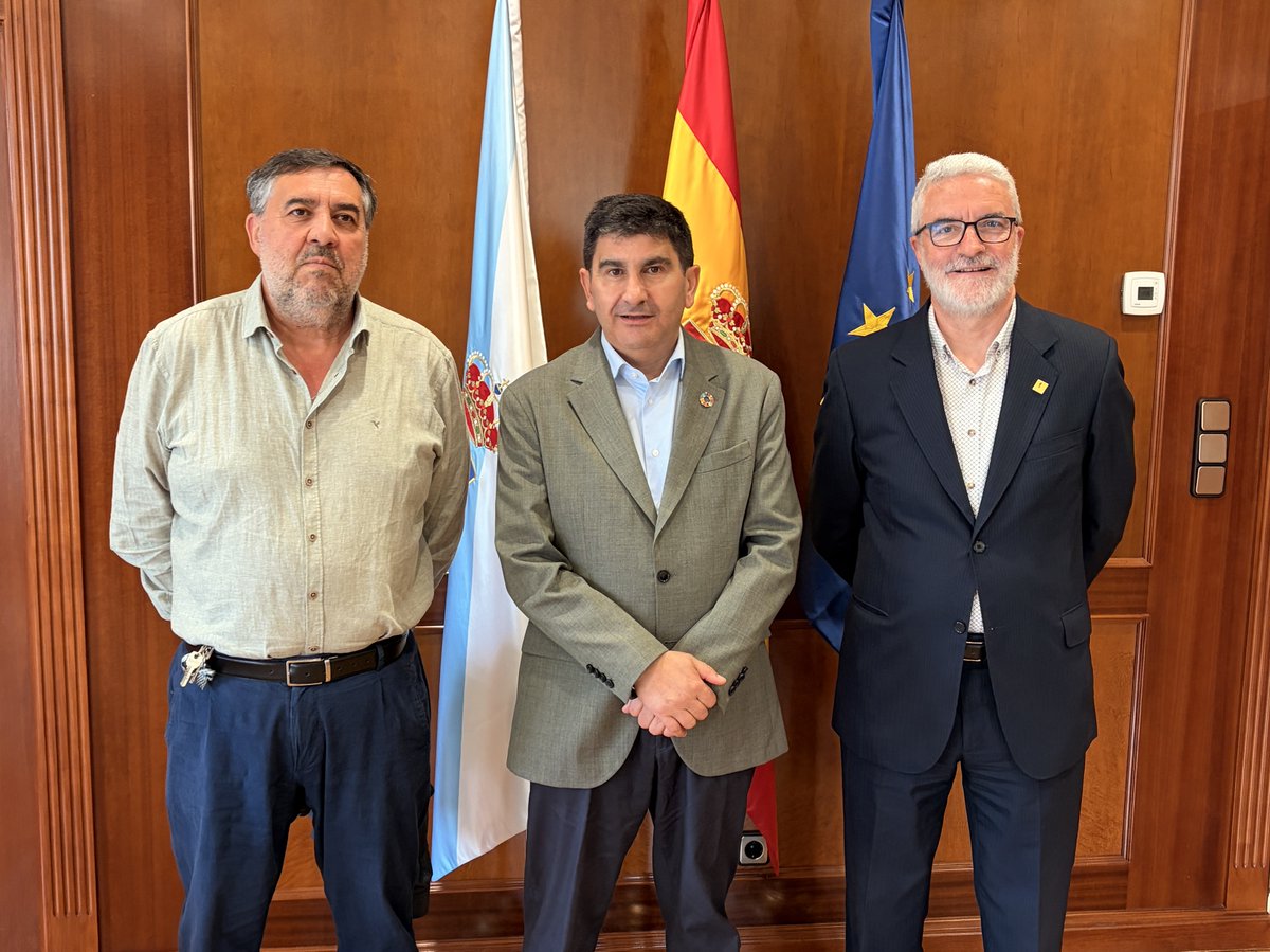 DelegGobGAL's tweet photo. 🏞️ @blancolobeiras estreitou lazos coa Asociación de Empresas Ribeira Sacra Next, coa que destacou a acción de @desdelamoncloa para a declaración da Ribeira Sacra como Patrimonio Mundial da @UNESCO.

🗣️ "Levamos anos traballando por isto, co fin último de dinamizar a comarca". https://t.co/vzN2X8Pznh