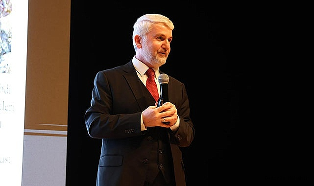 SavunmaTR's tweet photo. 🛡️ TEI Genel Müdürü Prof. Dr. Mahmut Faruk Akşit:

“Kendi teknolojinizi üretmezseniz, sizi yüzlerce yıl dostça, bir arada yaşadığınız halklarla karşı karşıya getirip parçalarlar. 

İmparatorluğu bölerken Kafkaslar’da Ermeni gençleri parayla ve uyuşturucuyla kışkırtıp Türk köylerine saldırttılar; ardından Türk gençleri karşılık verince araya kan davası soktular. ‘Araplar ihanet etti’ algısını yaratanlar da aslında halklar değil, satın alınmış yerel emirler ve bürokratlardı. 

Örneğin, Osmanlı’nın Şam Valisi kılığına girmiş gizli bir İngiliz ajanı, Arap kabile reislerini eşleri ve çocuklarıyla yemeğe davet edip sofraya zorla şarap koydurmuş, kızlarına sarkıntılık ettirmişti. Amaç, Araplara ‘Bakın hilafet makamı dediğiniz Türkler kafir oldu’ dedirtmek ve bizi birbirimize düşürmekti. 

Nitekim bunu başardılar da. Bizi sinsi planlarla, parayla ve teknolojileriyle küçük parçalara bölen Batılı güçler, kendileri ise birleşti. Bir Fransız ile bir Alman aslında birbirini asla sevmez; Alsas-Loren kömür yatakları için tarihte ‘Yüzyıl Savaşları’ yapmış, birbirlerini katletmişlerdir. 

Bugün de arka planda birbirlerini sevmezler ama ‘parça parça olursak bizi yutarlar’ diyerek Avrupa Birliği çatısı altında birleştiler. Kendileri birleşirken, yüzyıllarca dost yaşamış olan bizleri ise paramparça ettiler. Bizler uyurken, onlar bunu sinsi planları, sermayeleri ve en önemlisi sahip oldukları üstün teknolojileriyle başardılar. 

Bu yüzden gelecekte aynı duruma düşmemek için bilime, ilme ve kendi teknolojimizi üretmeye sımsıkı sarılmak zorundayız.”

@TEI_TUSAS
