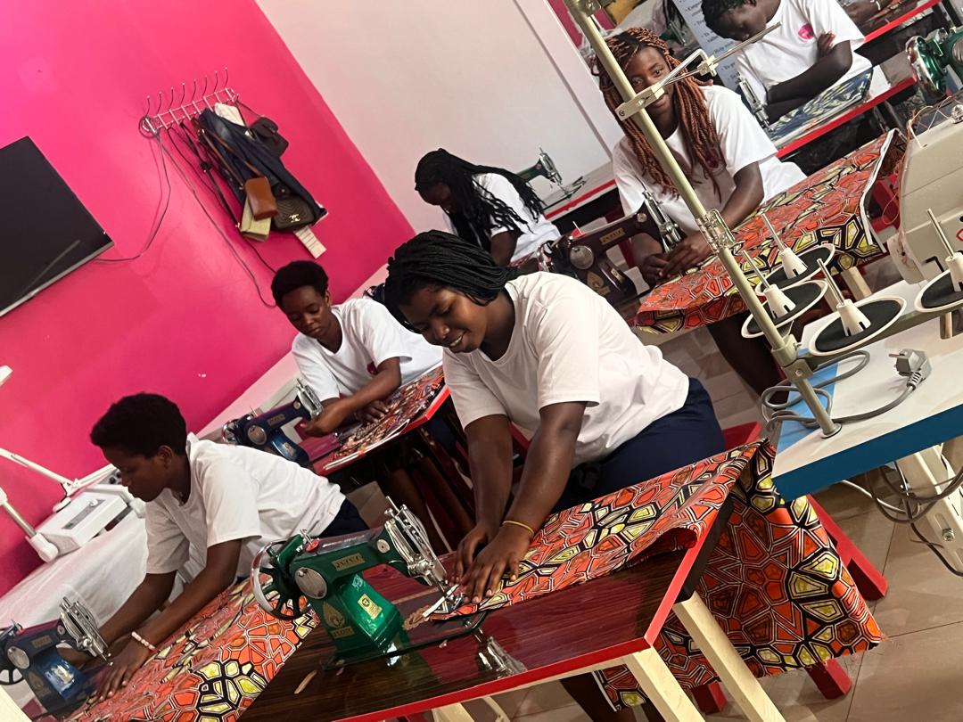 rwanda_zoefound's tweet photo. Every stitch tells a story of resilience. Together with Fondation Aletheia, we are helping teen mothers restore hope, regain confidence, and achieve self-reliance through vocational training.

“With sewing hands and dreaming hearts, we restore lives”” https://t.co/YllJGRHw9s