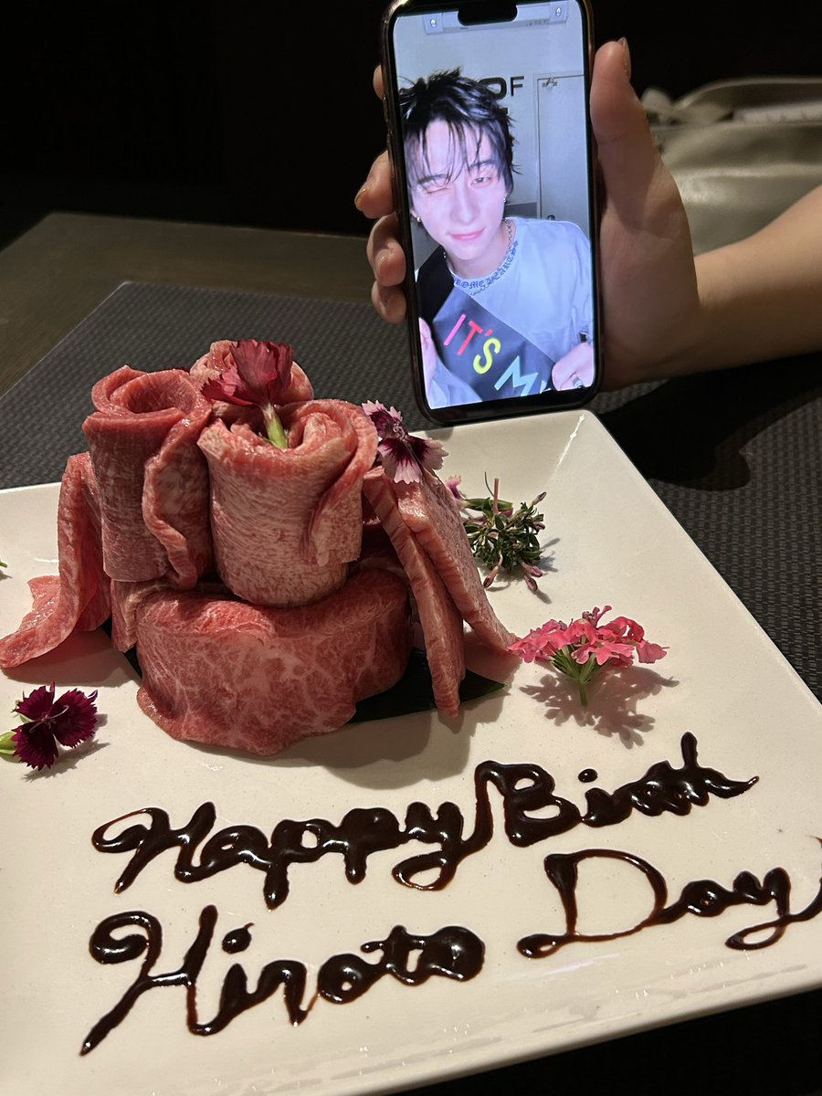 Nhrt061's tweet photo. 今年はお肉(29)ケーキで👾🖤 ̖́-

 #HAPPYHIROTODAY 
 #祝29th_西洸人にONLYYOU https://t.co/j98d09ZBYo
