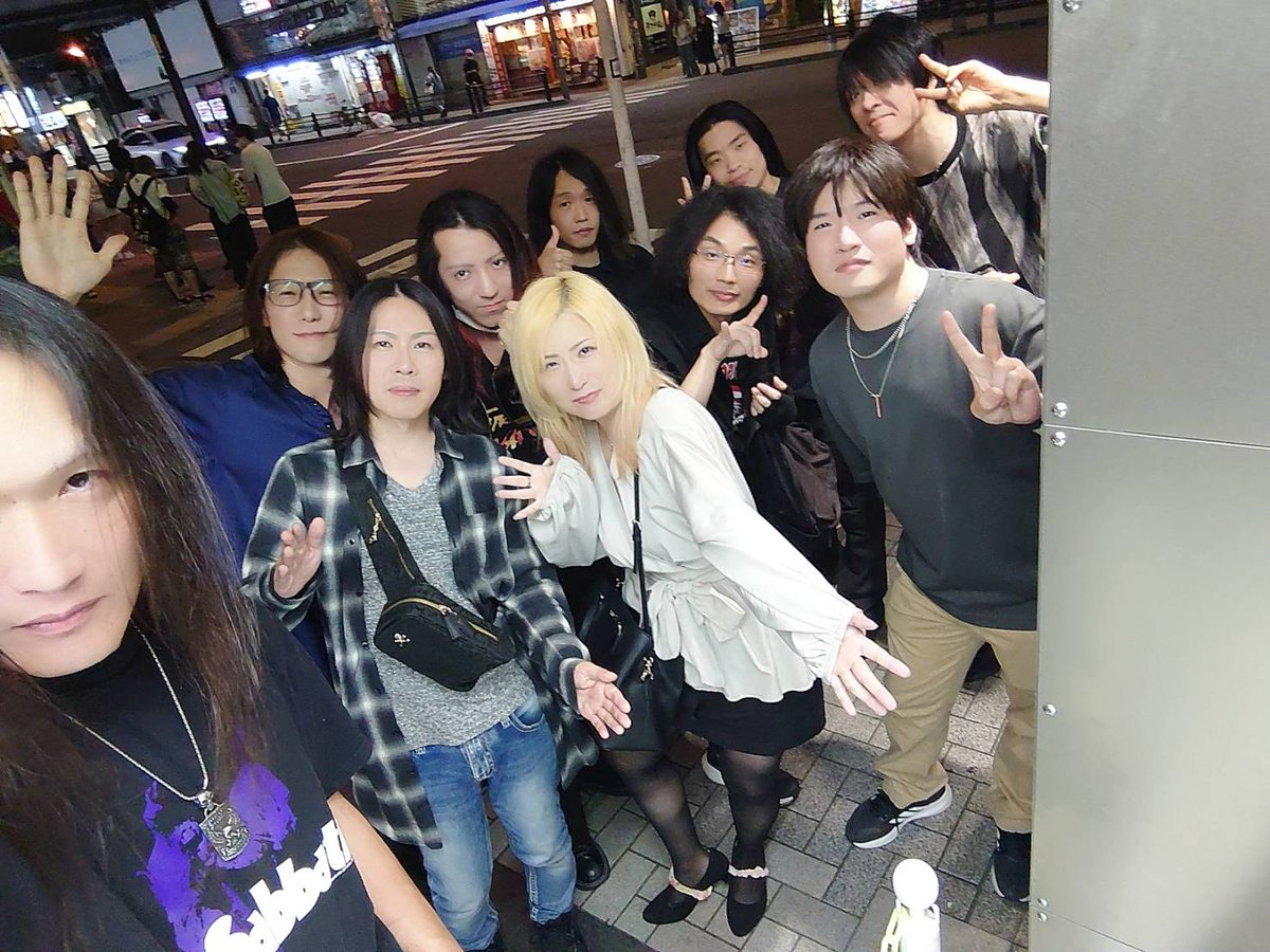 Tsui_Bass's tweet photo. 昨日Joshua氏（ANLIMIT）から誘われて、寿司をたらふく食べてきました。

色々仕切ってくれ、ありがとうございました！

しかし写真、中一日で会う人が多いんだが、気のせいか？(笑) https://t.co/ifWmuV9bqq