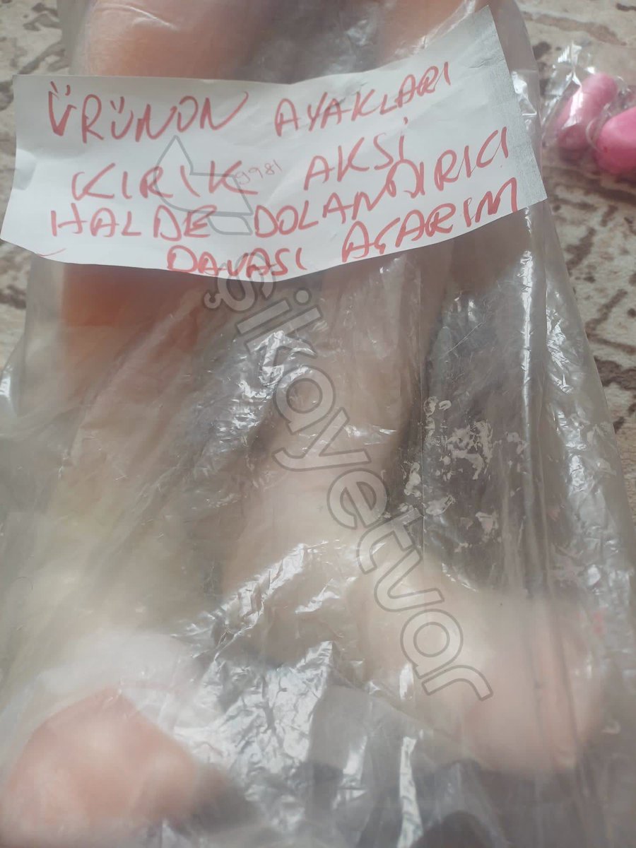 Kyhtera's tweet photo. Amk adamın şişme bebeğinin bacaklarını kırıp göndermişsiniz allahsız herifler. Daha depoda mı başlattınız mesaisini garibanın @Trendyol https://t.co/pAURTTnpnb