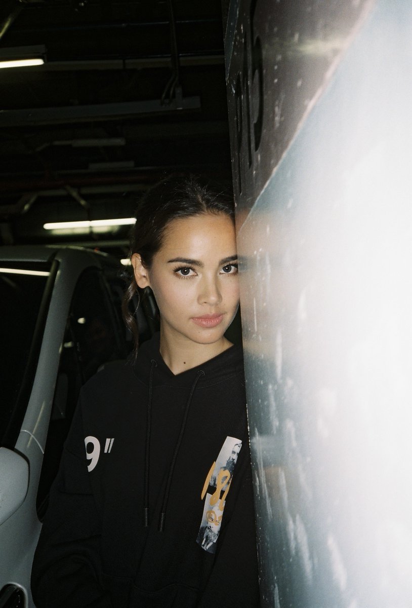 aorumm's tweet photo. สมัยก่อนพกไปถ่ายณเดชน์ญาญ่า เดี๋ยวนี้ไม่ค่อยได้ถ่ายแล้วเพราะค่าฟิล์มแพง จากเคยซื้อม้วนไม่ถึงร้อยพุ่งไปสามสี่ร้อย สู้ไม่ไหว 🥹 https://t.co/8p1cPuAeMe