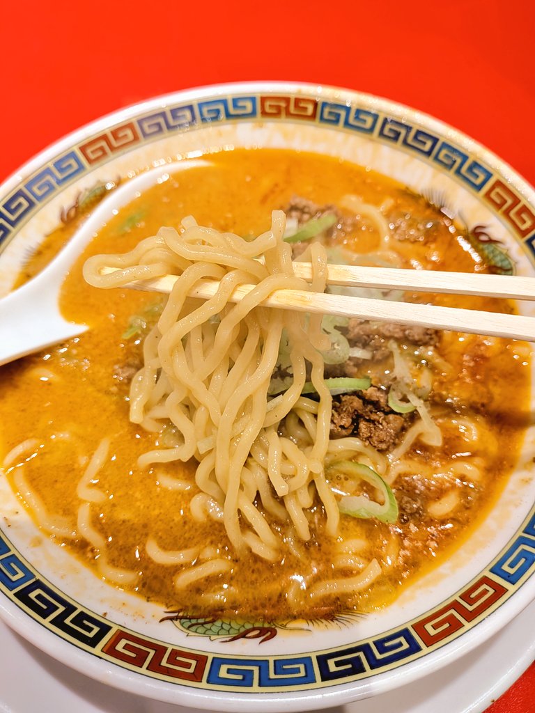 tasku67's tweet photo. 仙台コマル飯店、四川タンタン麺＋ミニ麻婆丼。胡麻がマイルドな濃いめスープ、プリっとした麺に大粒の挽肉がマッチして旨々。麻婆もしっかり目な味にて、あっという間に白米がなくなる。辛味はあまりにて、卓上のゴマラーユを回しかけ、ごちそうさまでした。 https://t.co/JclWivzWjG
