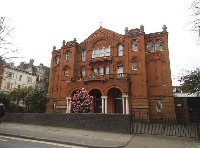 JDRye195's tweet photo. New London Synagogue is a Masorti Jewish congregation and synagogue in St John's Wood in London, England. #synagogue #London #England https://t.co/UNOSYs0Hhu https://t.co/Gqj6huRvKs