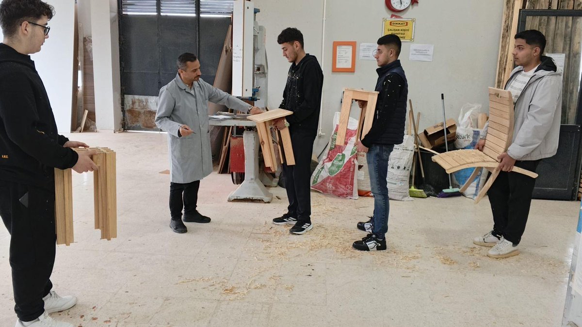 KaynarcaMeslek's tweet photo. #MaarifinKalbindeMarifetliGençlik
💫 Öğrencilerimiz, verdikleri sözü tutarak emek ve sabırla ortaya çıkardıkları çalışmaları başarıyla tamamlamış; verilen sözlerin güven, azim ve başarıya dönüşebileceğini bir kez daha gösterilmişlerdir.
@tcmeb @sakaryamem @KaynarcaMem https://t.co/997dAJCdOx