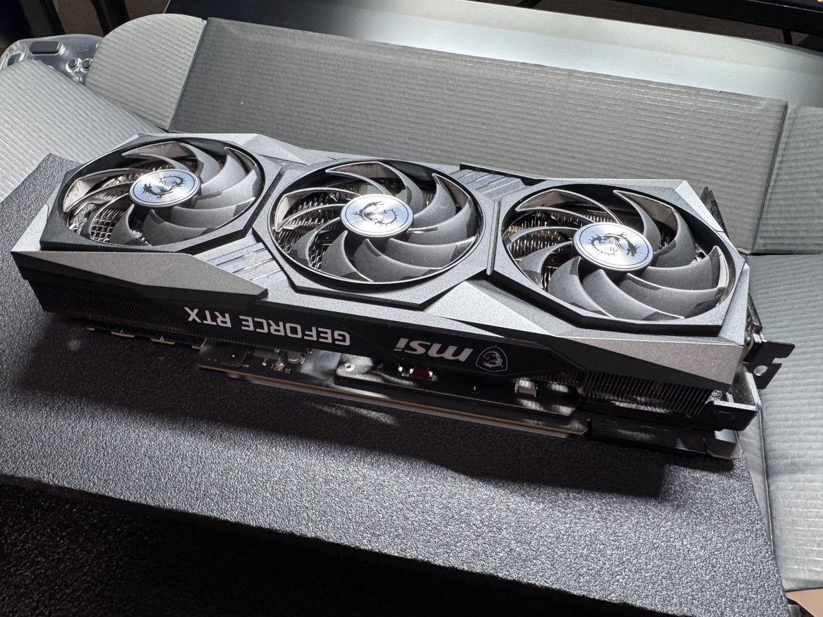 harumauto's tweet photo. RTX3090君は2020年より6年間頑張ってくれたけどこれからはVRAMを活かしてAI専用機になってもらうかな https://t.co/Kau76i9IKv