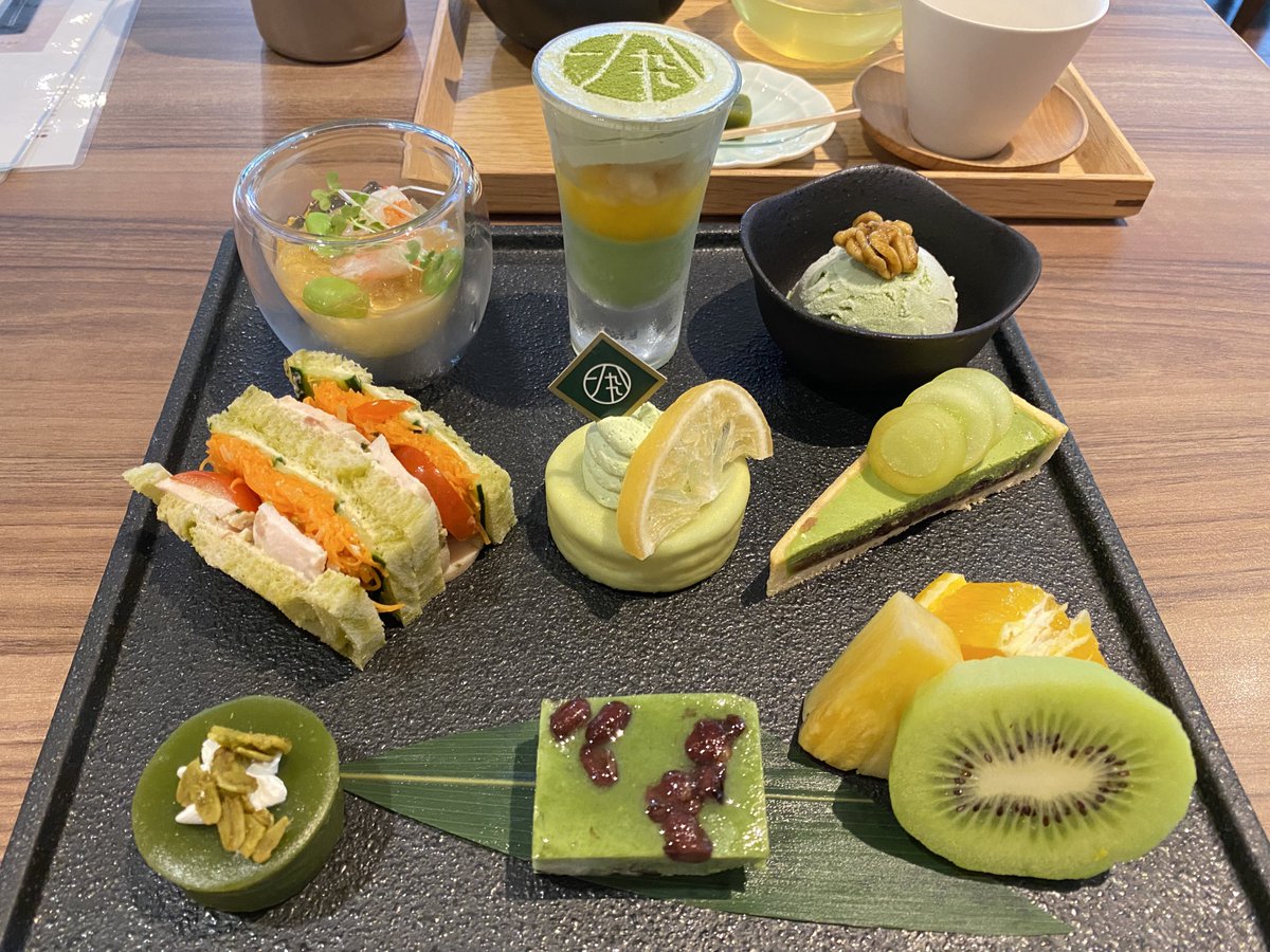 cyclops_tw's tweet photo. 抹茶アフタヌーンプレートと屋久島 煎茶の新茶で日本茶おしゃれアフヌンのまったりティータイムしてた

どれも美味しかったけど抹茶パン🍞のサンドイッチと抹茶レモンチーズケーキが特に好みだった https://t.co/xjQXWqyNqN