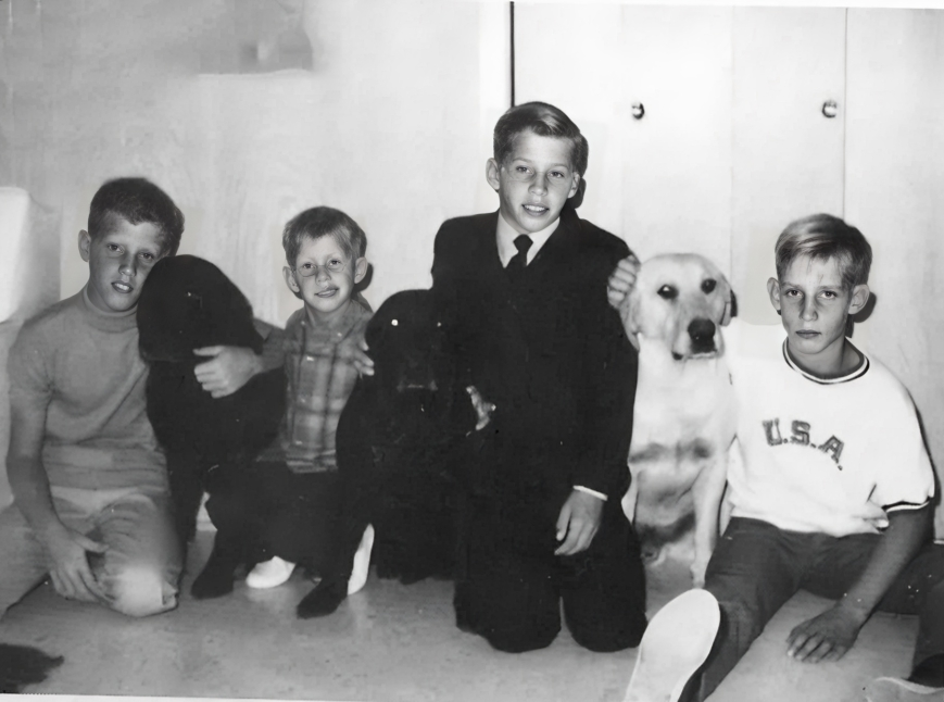 allan_cheapshot's tweet photo. David, Mike, Kerry, and Kevin Von Erich with their dogs. https://t.co/laotCEOrjW