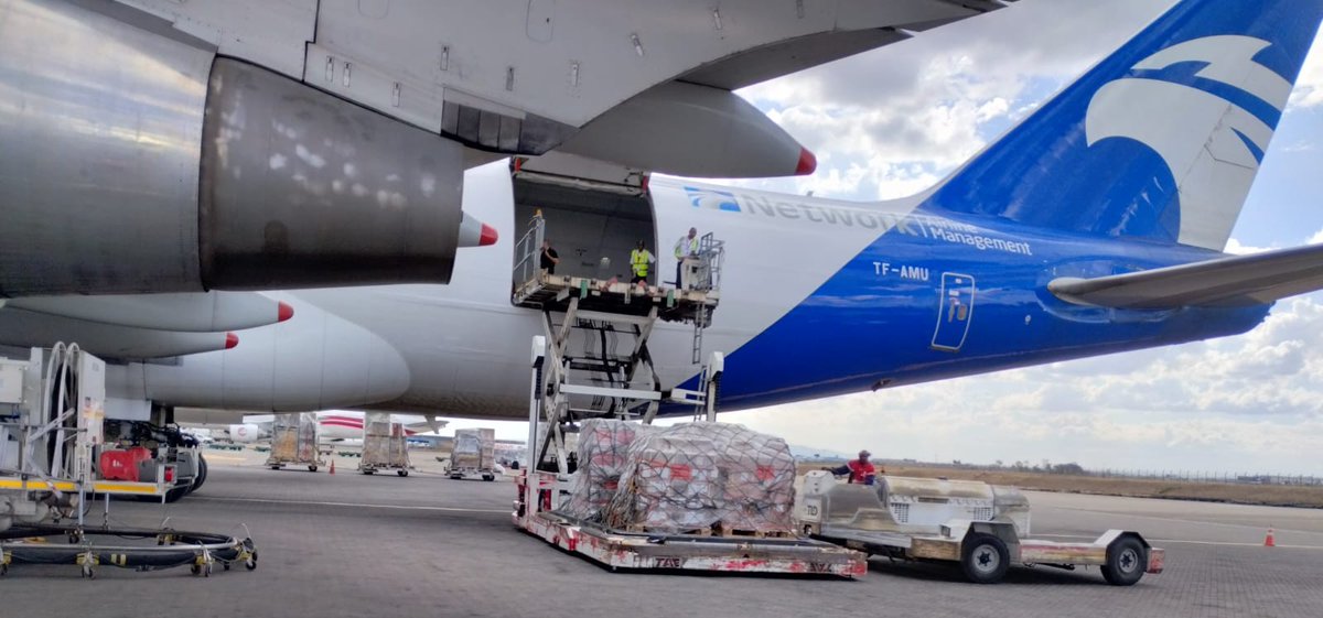 Network_Airline's tweet photo. Network delivers urgent Ebola relief to the #DRC 🇨🇩⛑️

NAM recently transported 100+ tonnes of vital aid to combat the #Ebola outbreak in DR Congo. 🌍✈️

Utilising a NAM B747F to ensure this aid reached the front lines without delay. 💉💙

#NetworkAviationGroup

📸 #EU Commission https://t.co/eECQWr7BmL