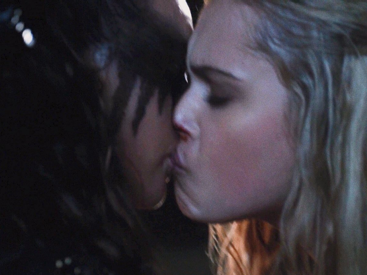 debnammcgraths's tweet photo. happy pride month to clexa, you still deserved better. https://t.co/TFZ17M54sN