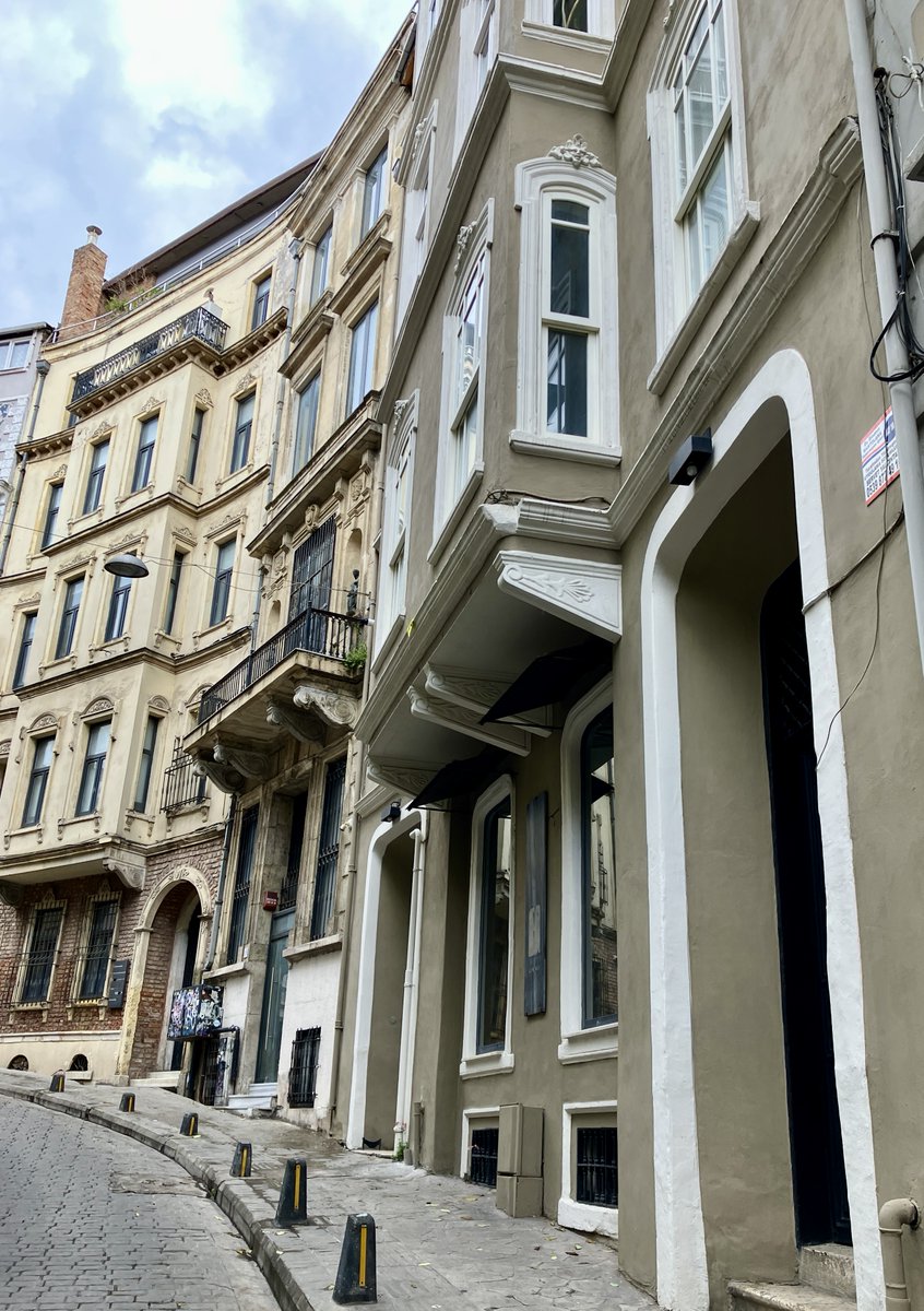 avuntusaati's tweet photo. Beyoğlu, İstanbul. https://t.co/iUTvIwuPgV