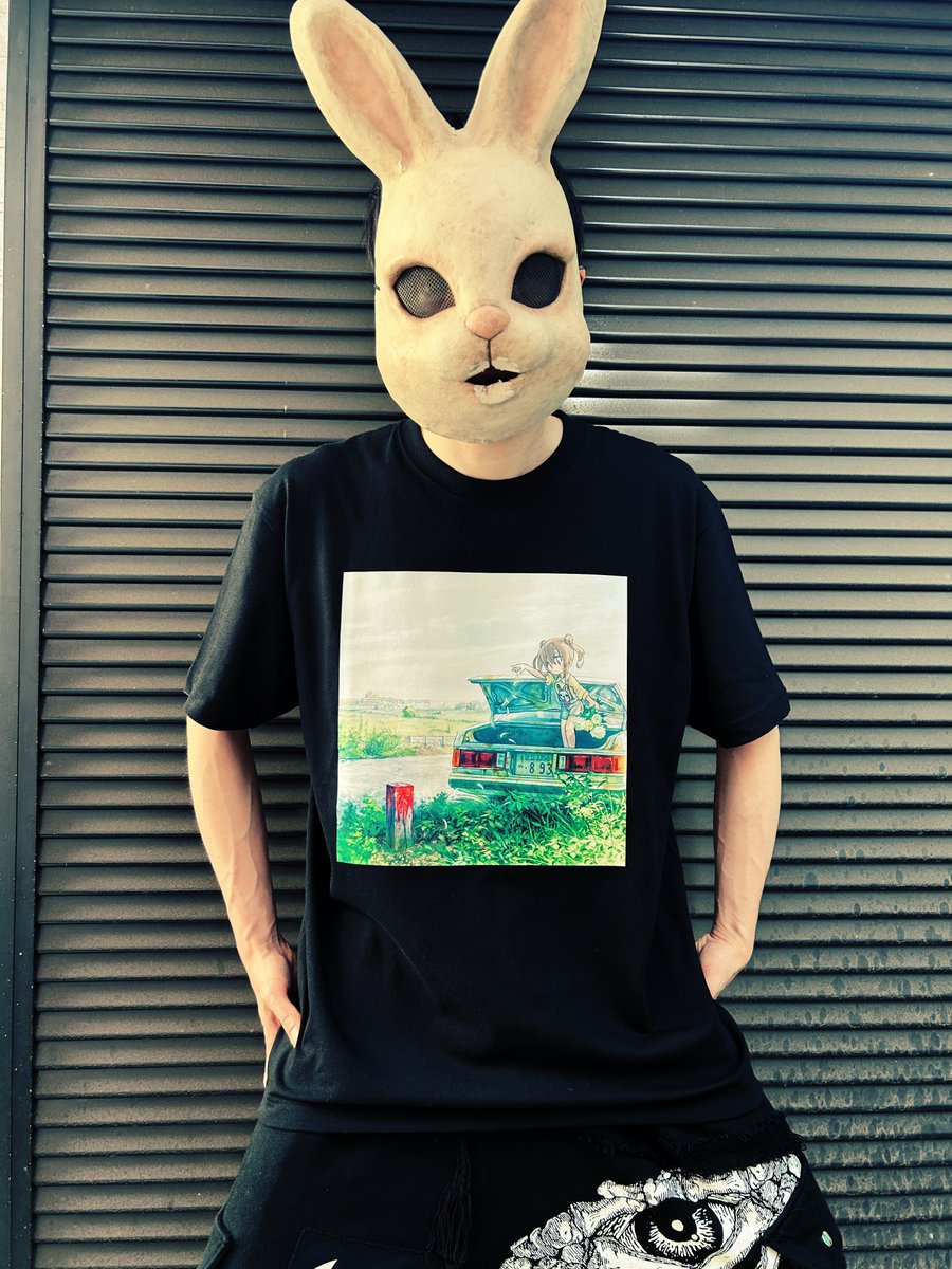 zuhozigiri's tweet photo. 🐰お知らせ🐰
『おじぎりなら死にましたけど？』Tシャツが販売開始しました。
https://t.co/CrFGH2wCeF

トートバッグだけでなくTシャツも欲しいという声にお応えして作ってしまいました。

お散歩、お買い物、おライブなどに着て行けば『おじぎりが誰かは知らないけど死んだのか〜』と人々に思わせられる小粋なグッズとなっています。

デザイン : 派手な看護婦(@hadekan3)