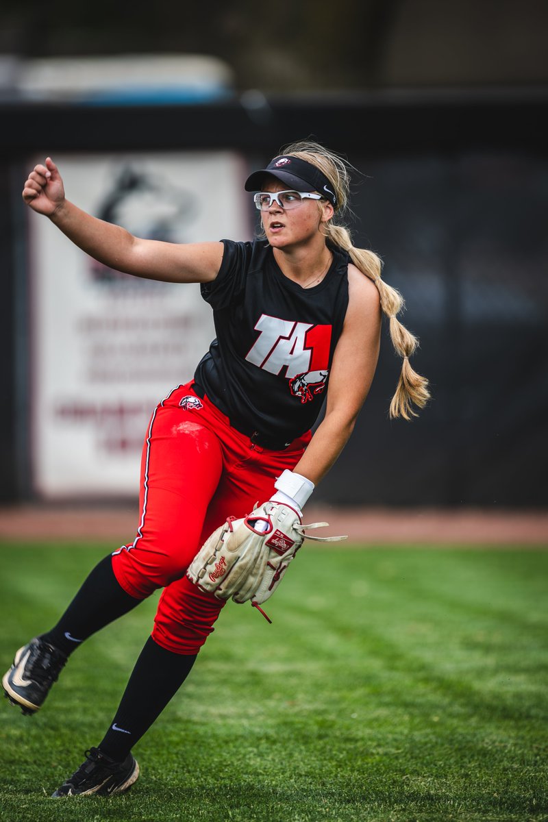 PapaBear238's tweet photo. 🥎Congratulations to @softballBHS_ @BHS220Athletics on an incredible season. https://t.co/kXdsRez9dr