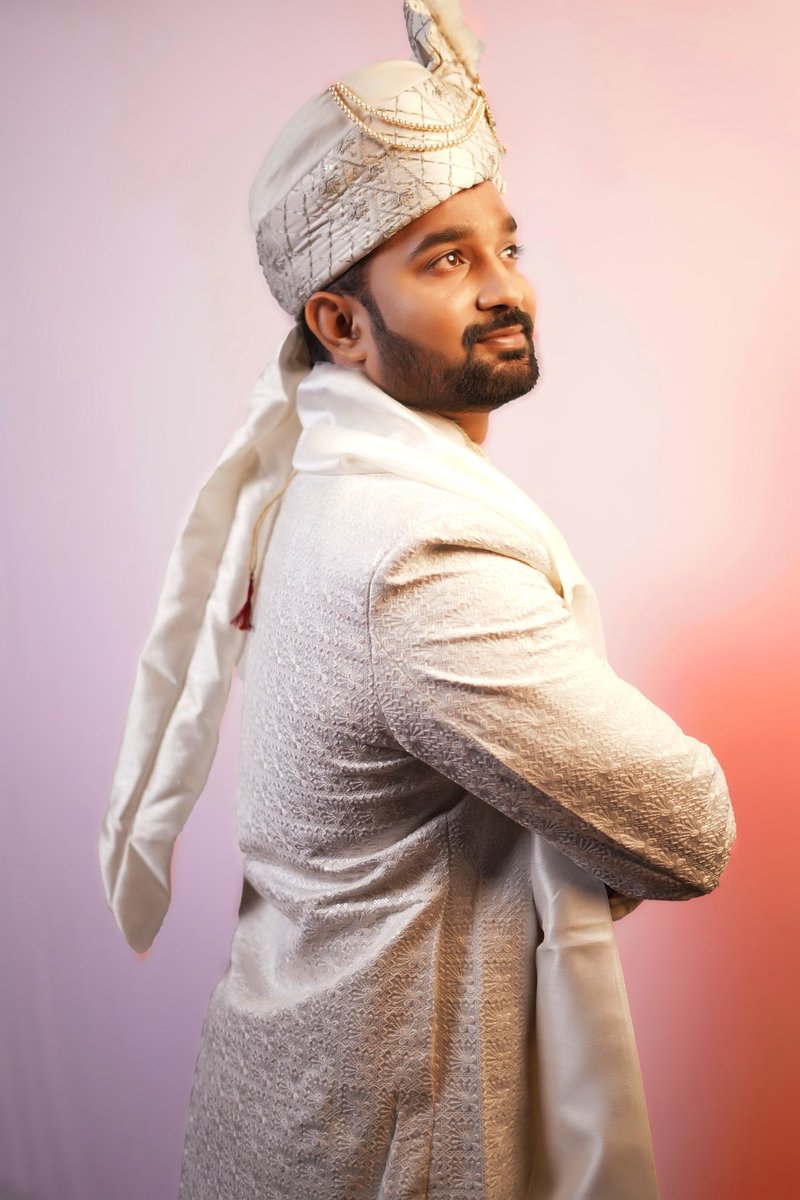 Rishivickyaru's tweet photo. Luxury in every frame ✨  🤍🤍🤍🤍🤍
From dreamy weddings to stylish model shoots,  
@kys_gettimelam_studio creates moments that last forever 📸  
Royal Model : Rishi Ganesh @rishivickyoffical 🔥  

#fashionphotography #wedding #premiumdress #weddingphotography #modelshoot https://t.co/J3stzWahBK