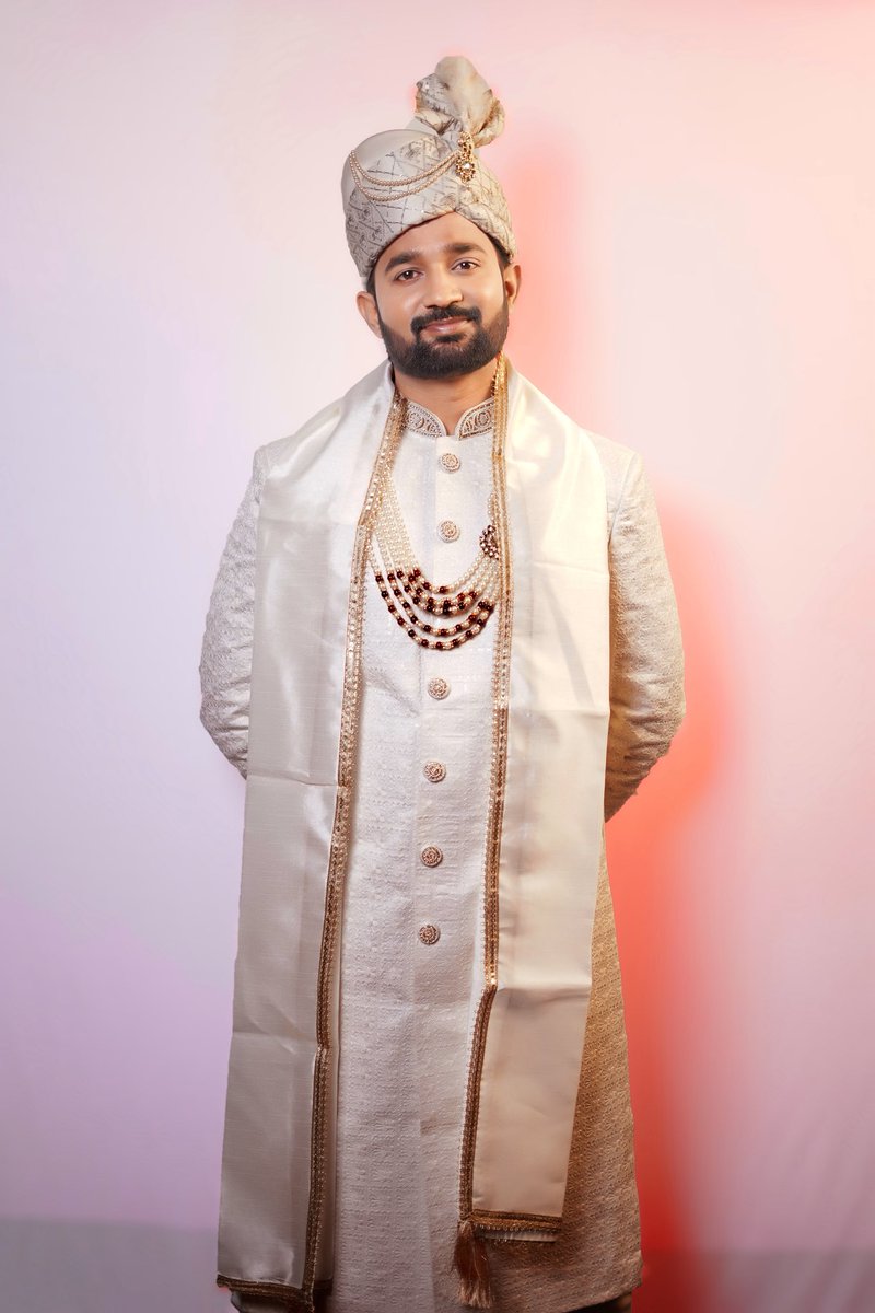 Rishivickyaru's tweet photo. Luxury in every frame ✨  🤍🤍🤍🤍🤍
From dreamy weddings to stylish model shoots,  
@kys_gettimelam_studio creates moments that last forever 📸  
Royal Model : Rishi Ganesh @rishivickyoffical 🔥  

#fashionphotography #wedding #premiumdress #weddingphotography #modelshoot https://t.co/J3stzWahBK