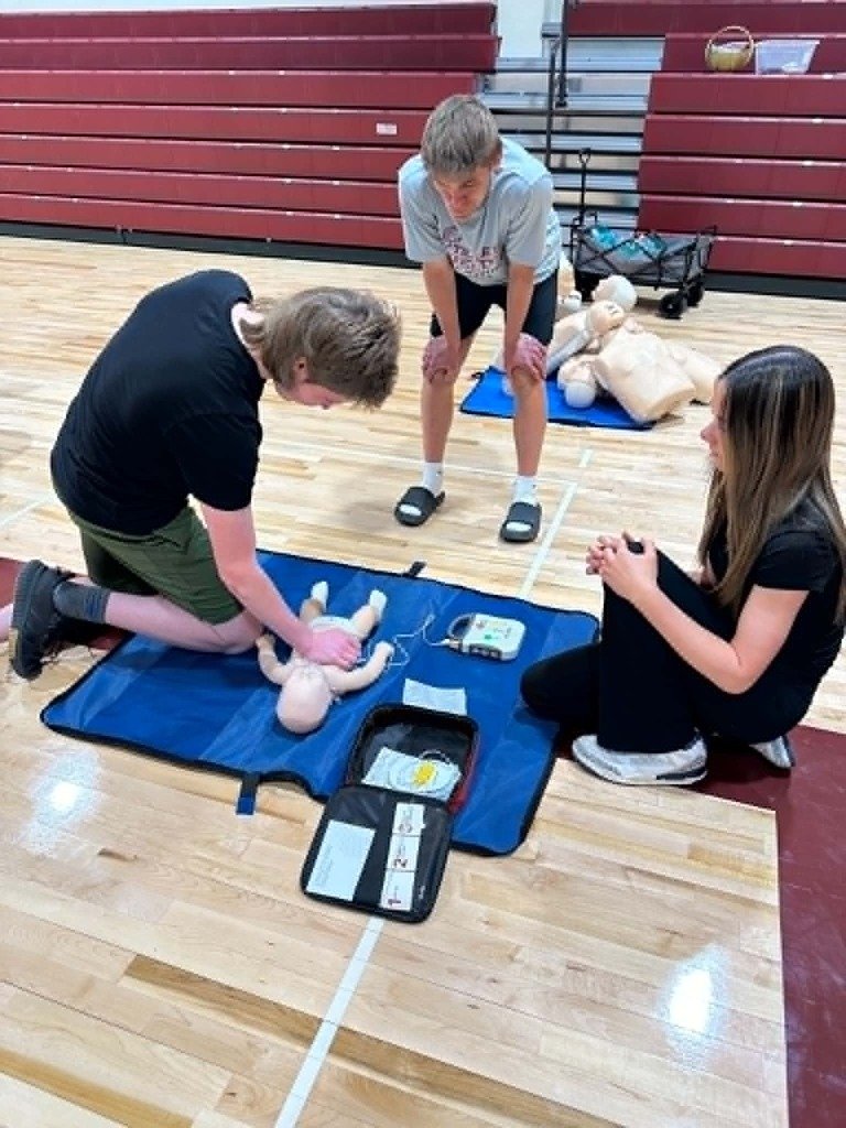 CISchoolDist's tweet photo. 9-12th grade health class had life saving training on how to properly administer CPR and use an AED. Thank you CRMC for providing the training to our students! https://t.co/BFyyb3Ff28