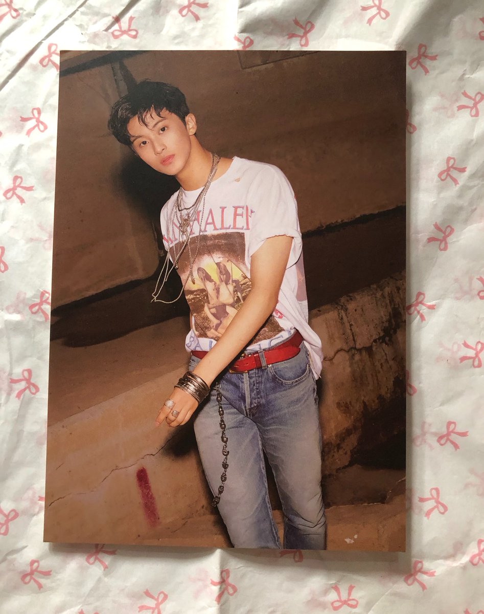 buniesd's tweet photo. CLEARANCE SALE 💭⭐️ 

❗️scroll down❗️
 
karena aku udh gatau naronya dimana lagi 😭 jd aku jual murah aja 

postcard we go up 30k dapet 3 member
cd japan jaemin 20k
postcard mark superm 2k
holo we boom jisung masih sealed ya 30k https://t.co/rJ6KEfwqan