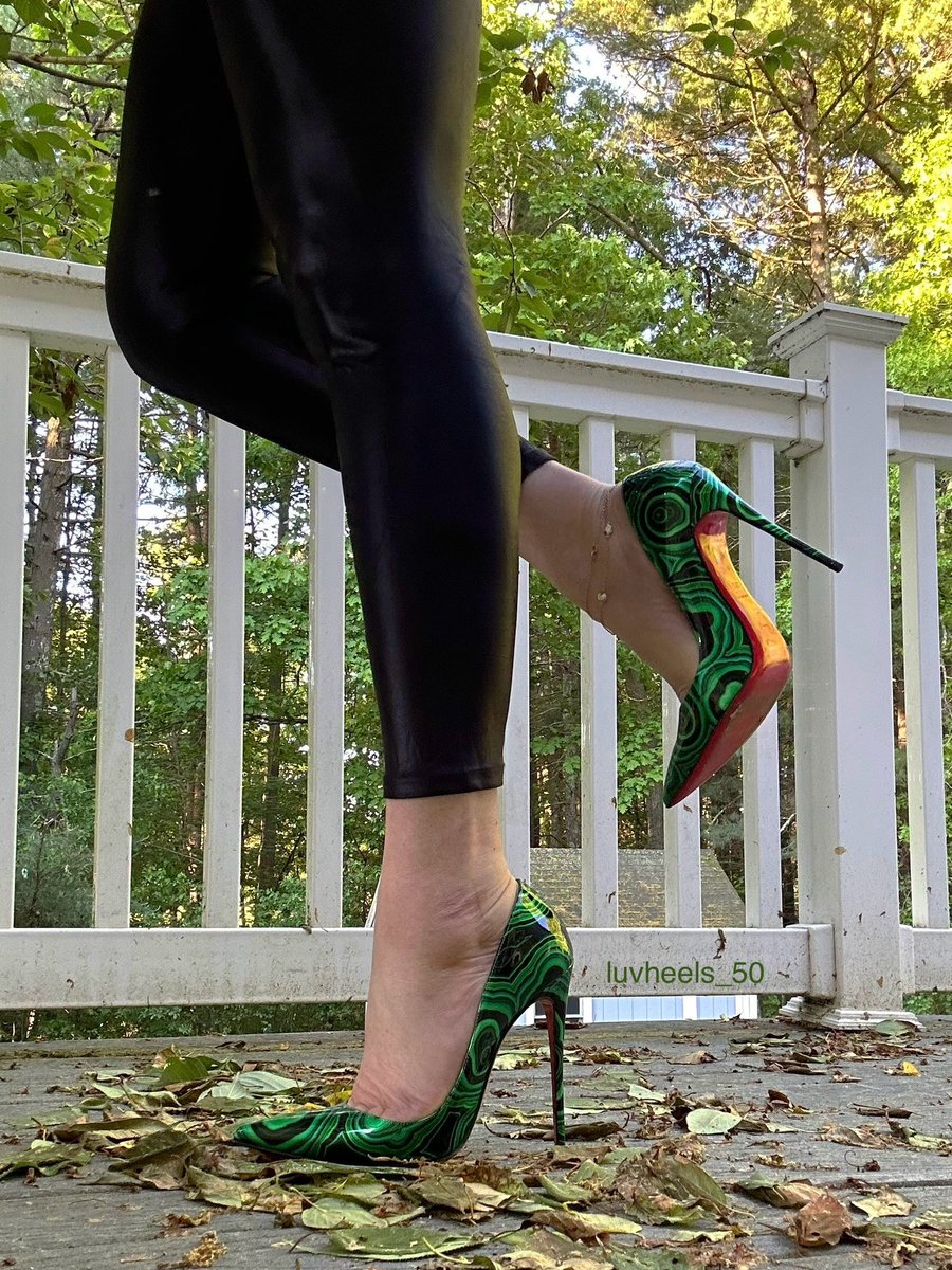 luv_heels's tweet photo. #luvshoes #highheels #louboutin #shoesdaytuesday #officelife #stilettos #heels #shoes #tuesdayvibes #homeoffice https://t.co/laago6UWbE