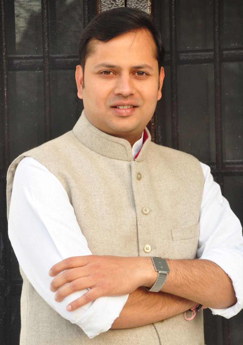 NarendraDewda5's tweet photo. राजस्थान क्रिकेट एसोसिएशन के पूर्व अध्यक्ष एवं जालोर - सिरोही - सांचौर लोकसभा से कांग्रेस प्रत्याशी श्री वैभव गहलोत जी को जन्मदिन की हार्दिक बधाई एवं शुभकामनाएं।
 
में ईश्वर से आपके उत्तम स्वास्थ्य एवं दीर्घायु जीवन की कामना करता हूँ। 
@VaibhavGehlot80 https://t.co/3F6RN0YWoo