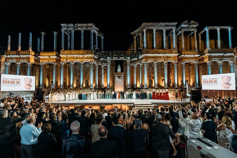 TeatroAndaluz's tweet photo. La Academia Artes Escénicas Andalucía felicita a todas las personas y compañías galardonadas en esta edición de los Premios Max. Especial orgullo por la presencia y talento andaluz entre los premiados y finalistas.
#PremiosMax2026  @SGAEAAEE @sgaeactualidad Foto de Sergio Albert https://t.co/PqyN9Hbbgv