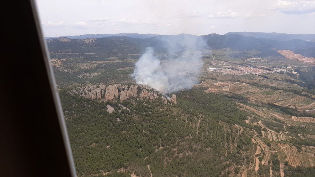 GVA112's tweet photo. @GVAbforestals (13:52h) 🔥 Actualización #IFHigueruelas

➡️Se movilizan adicionalmente 3 #BRIFO de @BombersValencia 

📷Imágenes aéreas a las 13:49 h https://t.co/AndyOuajtj