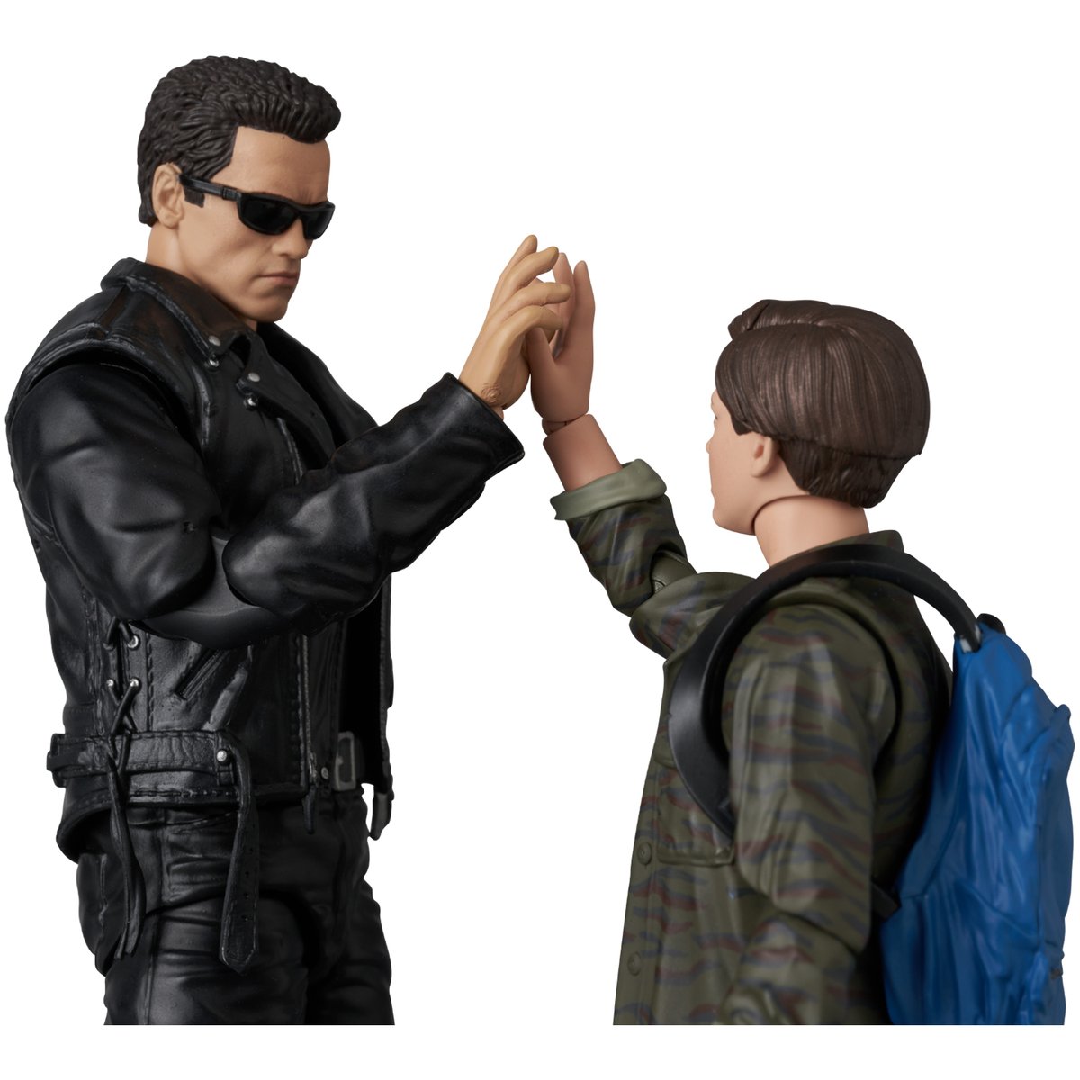 mamegyorai_jp's tweet photo. 【高円寺店情報】
MAFEXシリーズより「ターミネーター2: T-800(T2 Ver.)&amp; ジョン・コナー」がついに入荷！
特に注目はエドワード・ファーロング演じるジョン。珍しい立体化な上に、豊富な付属パーツで様々な名シーンも再現可能。
■高円寺店、ネット通販で販売中➡️ https://t.co/q369fNrFzx https://t.co/OtT9dCZAnn