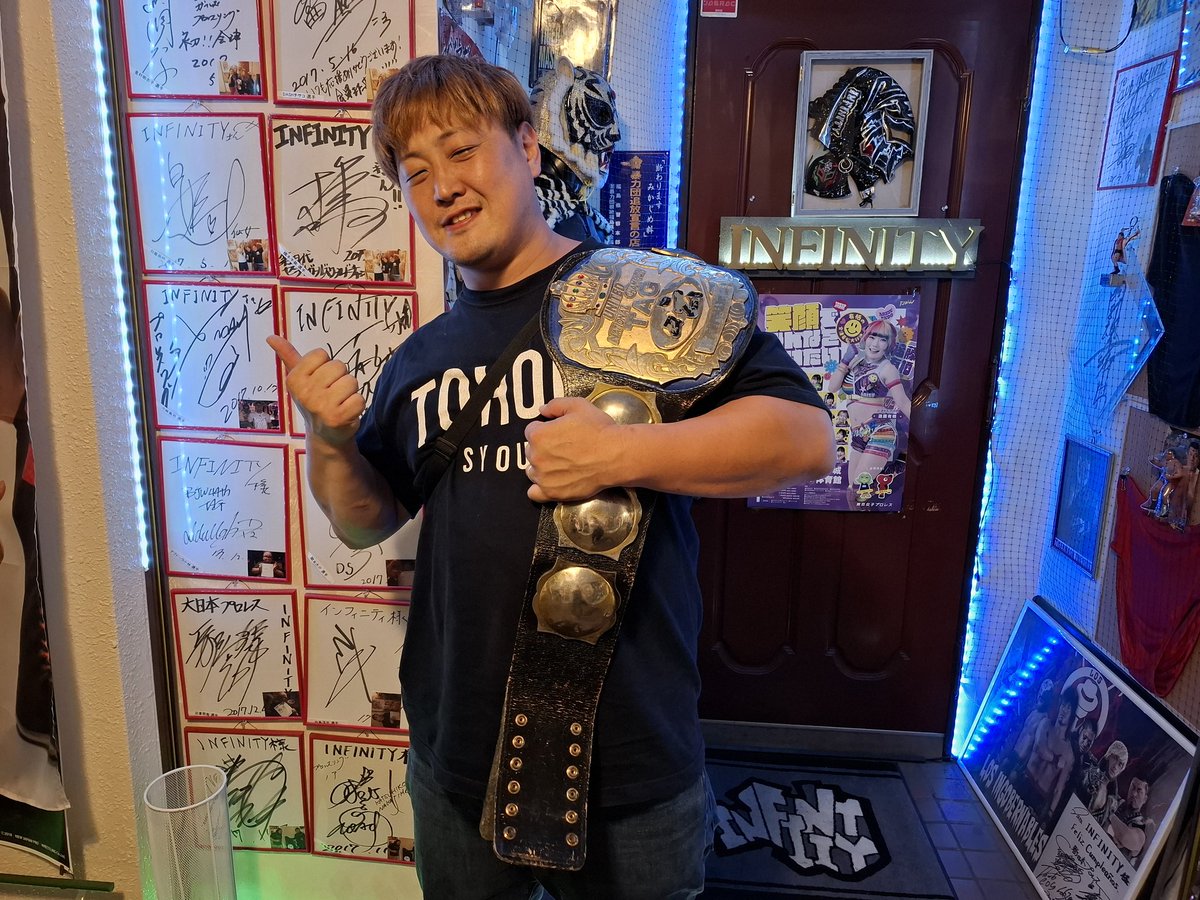 CLUB__INFINITY's tweet photo. 昨日は神谷選手がご来店
喜多方大会のプロモーション頑張ってます

当店分前売りチケットは
スーパーシート　完売
リングサイド　残りわずか
自由席　残りわずか
満員目指してまだまだ頑張りましょう
宜しくお願いします
#大日本プロレス
#bjw https://t.co/O64zBUPJFd