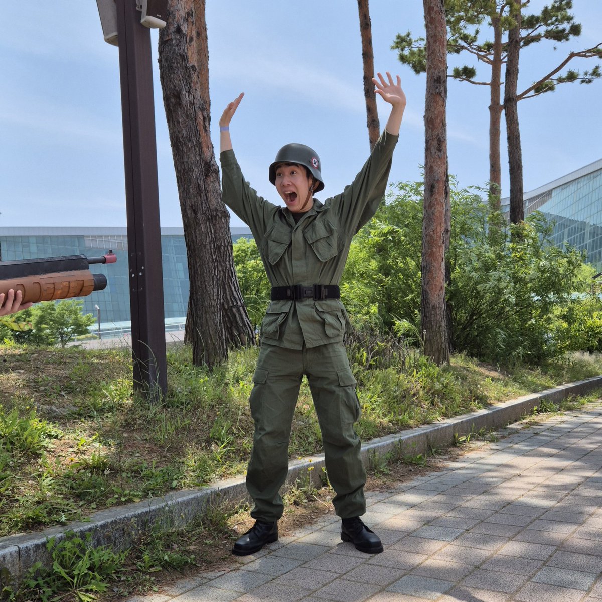 ses02231_'s tweet photo. - 2026년 하반기 메인 트윗 - 안녕하세요. 게임, 밀리터리 코스프레를 주력으로 활동하는 엘란96입니다. 코스 외에 다양한 취미 즐기고 있습니다. 저랑 같이 뜻을 함께 하실분은 흔적 남겨주시면 최대한 많이 찾아갈께요. 잘 부탁드립니다! https://t.co/IsqR551l7t