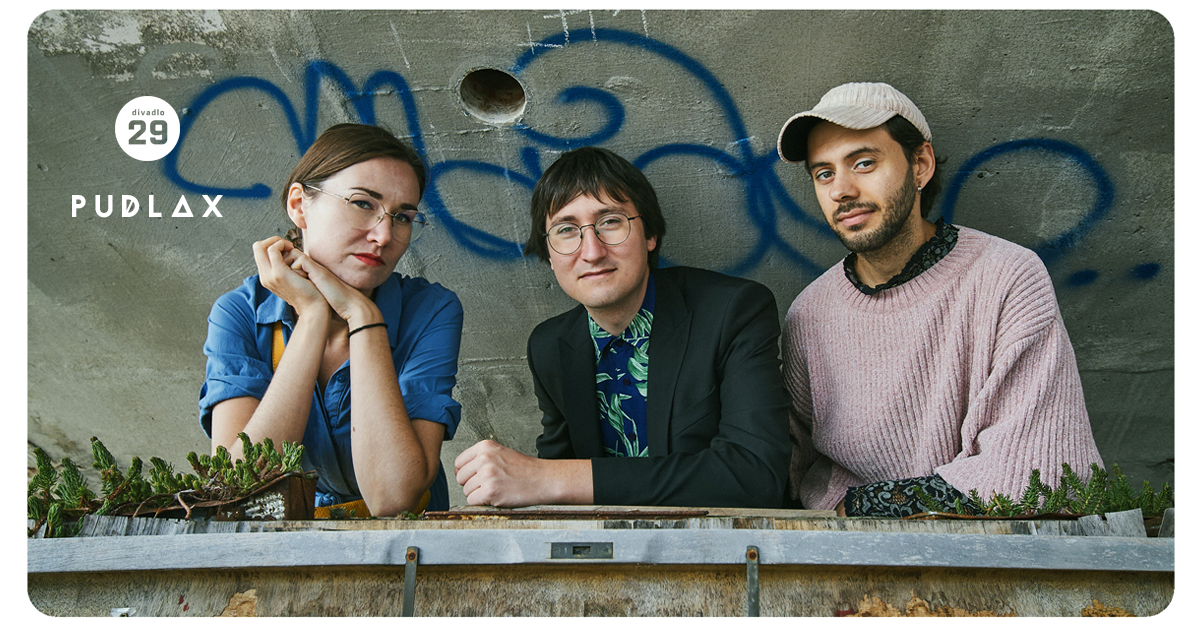 Divadlo29's tweet photo. 𝑷 𝒖 𝒅 𝒍 𝒂 𝒙  💊  Razantní post-everything trio sourozenců Kláry a Jana Pudlákových a bubeníka Jakuba Švejnara propojuje moderní jazz s volnou improvizací a s lehkostí se pohybuje na pomezí kompozice a spontaneity.

čt 11. června Divadlo 29 https://t.co/rO9xJCbima