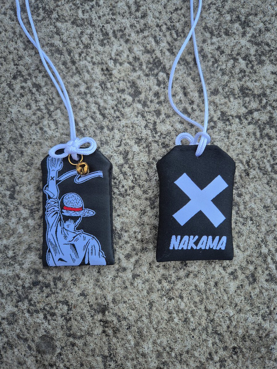 NakamasClothing's tweet photo. 🧿❤️ Los verdaderos tesoros no siempre son de oro.

Ya disponibles nuestros nuevos Omamori de la Amistad: dos amuletos pensados para compartir con esa persona que siempre está a tu lado en cada aventura. ✨🤝

Consíguelos aquí 👉 https://t.co/ICRBMfZP93 https://t.co/vufTPsM8dN