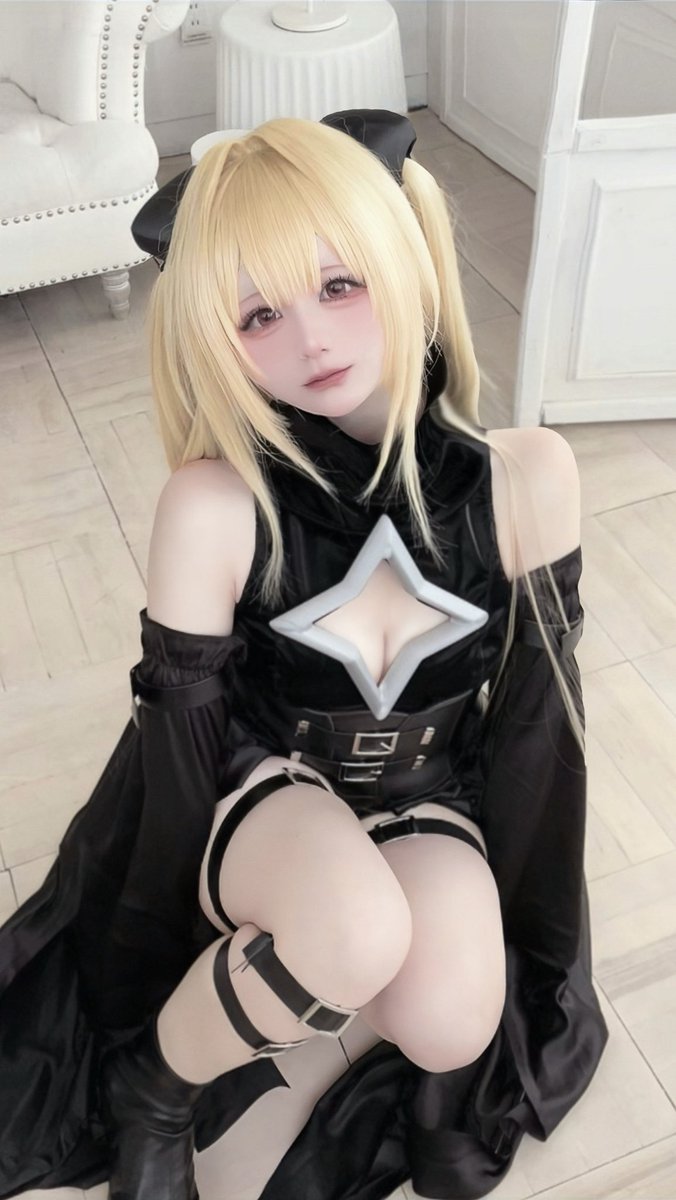 XL03mu's tweet photo. 自撮りと他撮りで顔の雰囲気めっちゃ変わる

◀︎自撮り　　　　　　　　　　　　　　  他撮り▶︎ https://t.co/jgwPl7ss1i